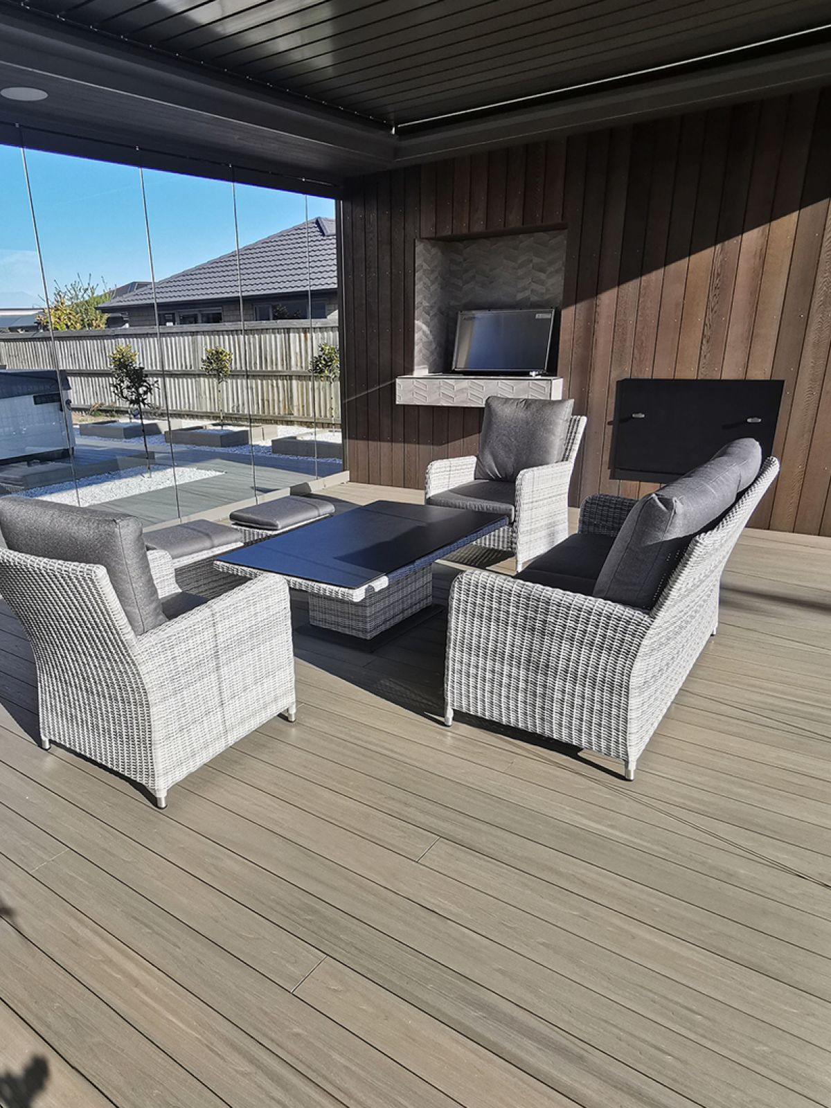 Lames de terrasse en composite gris clair