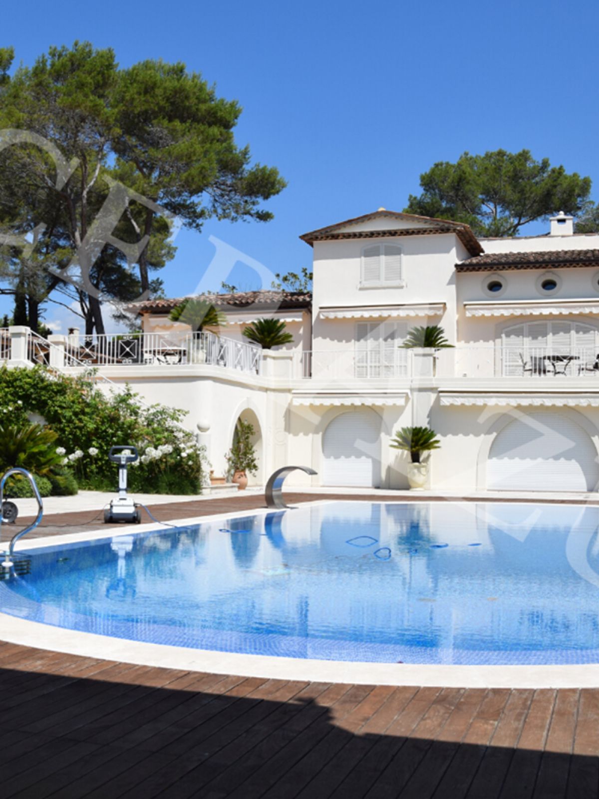Villa Style Classique en Pierres Naturelles